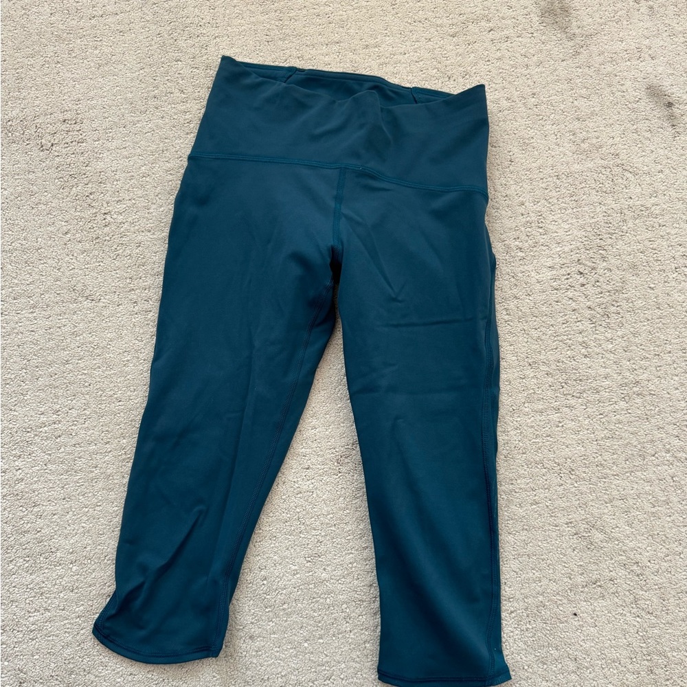 Women’s Lululemon capri leggings